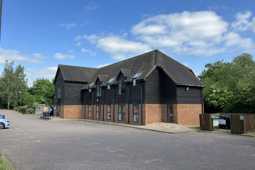 Old Woking Rd, Old Woking for lease - Building Photo - Image 1 of 1
