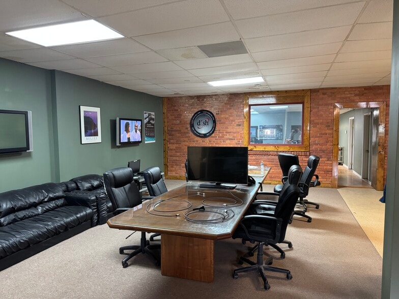 7164 Kaw Dr, Kansas City, KS for sale - Interior Photo - Image 3 of 3