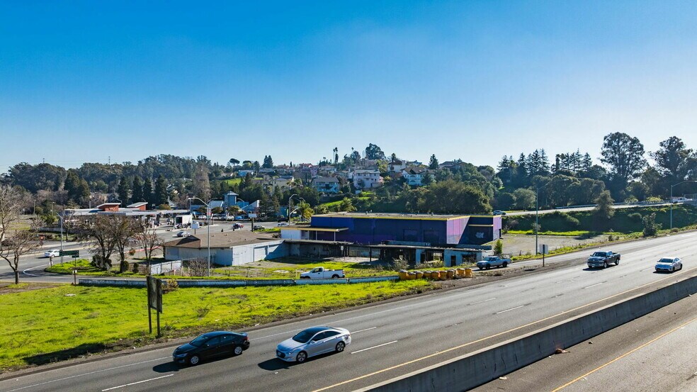 711 Admiral Callaghan Ln, Vallejo, CA à vendre - Photo du bâtiment - Image 3 de 26