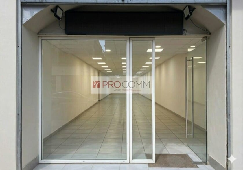 Retail in Nîmes for sale - Building Photo - Image 2 of 3