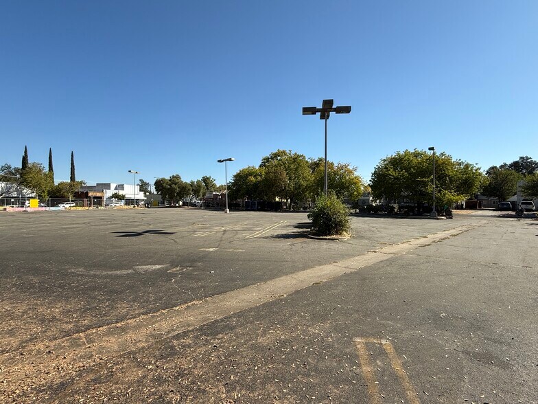 1830 Del Paso Blvd, Sacramento, CA à vendre - Photo du bâtiment - Image 3 de 7
