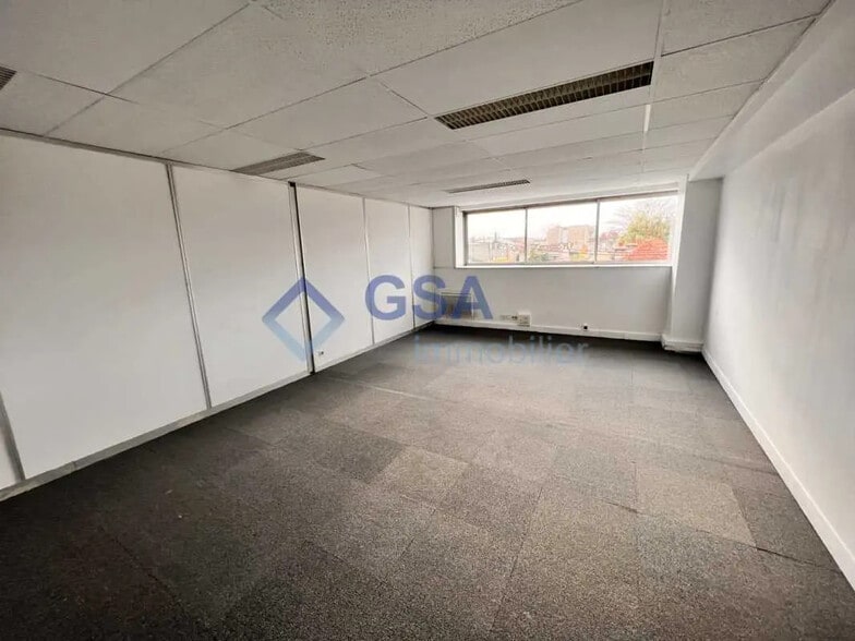 Office in Corbeil-Essonnes for lease - Interior Photo - Image 3 of 8
