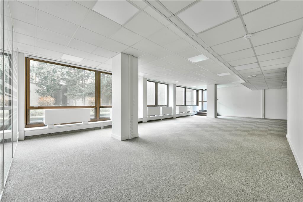 Bureau dans Saint-Cloud à louer Photo du bâtiment- Image 1 de 7