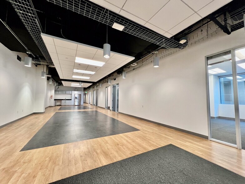 250 E Olive Ave, Burbank, CA à louer - Photo intérieure - Image 3 de 23