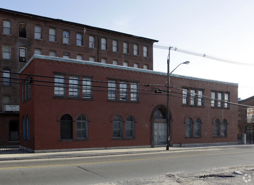 715 Branch Ave, Providence, RI à louer - Photo du bâtiment - Image 3 de 9