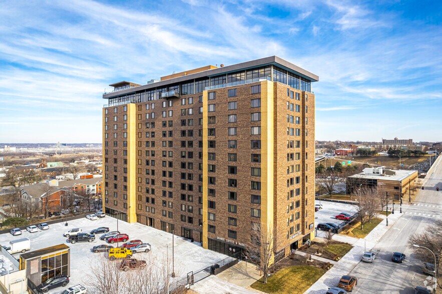 700 E 8th St, Kansas City, MO à vendre - Photo du bâtiment - Image 2 de 50
