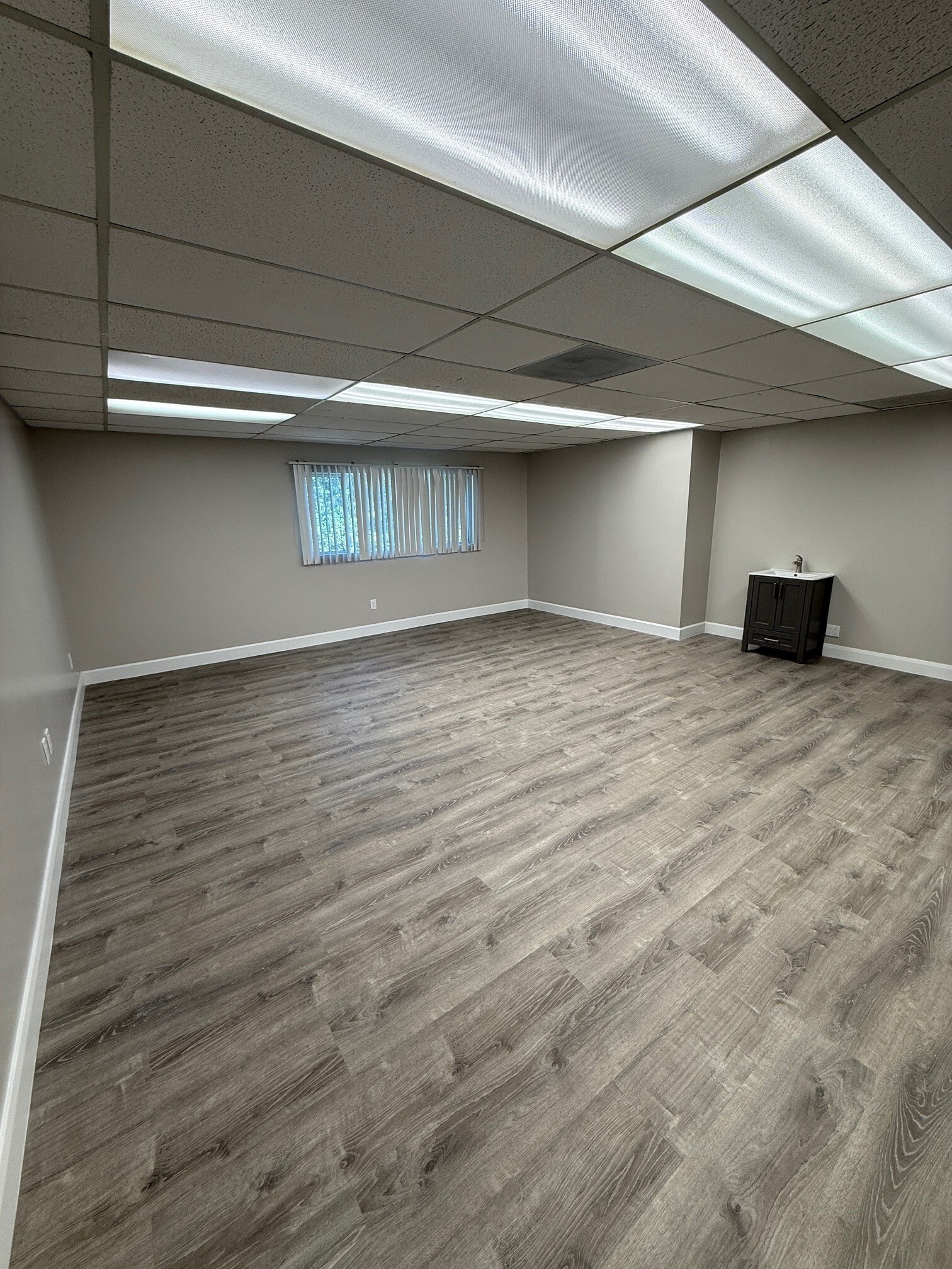 530 Moorpark Ave, Moorpark, CA for lease Interior Photo- Image 1 of 2