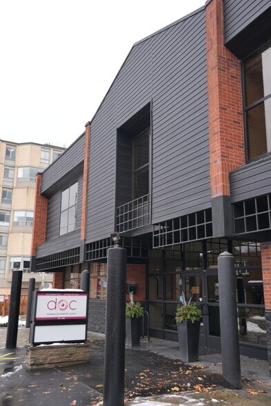 160 King St W, Hamilton, ON à louer - Photo du bâtiment - Image 1 de 4