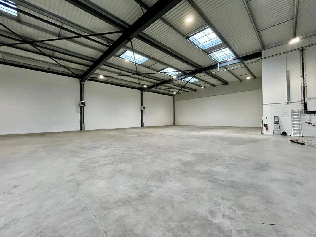 Office in Le Thillay for lease Interior Photo- Image 1 of 12