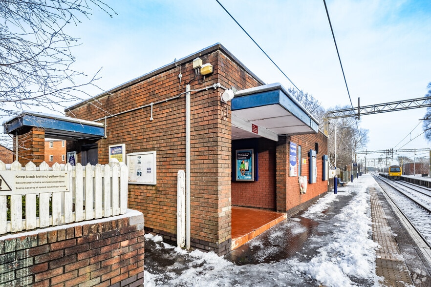 2 Station Rd, Macclesfield for lease - Building Photo - Image 2 of 2