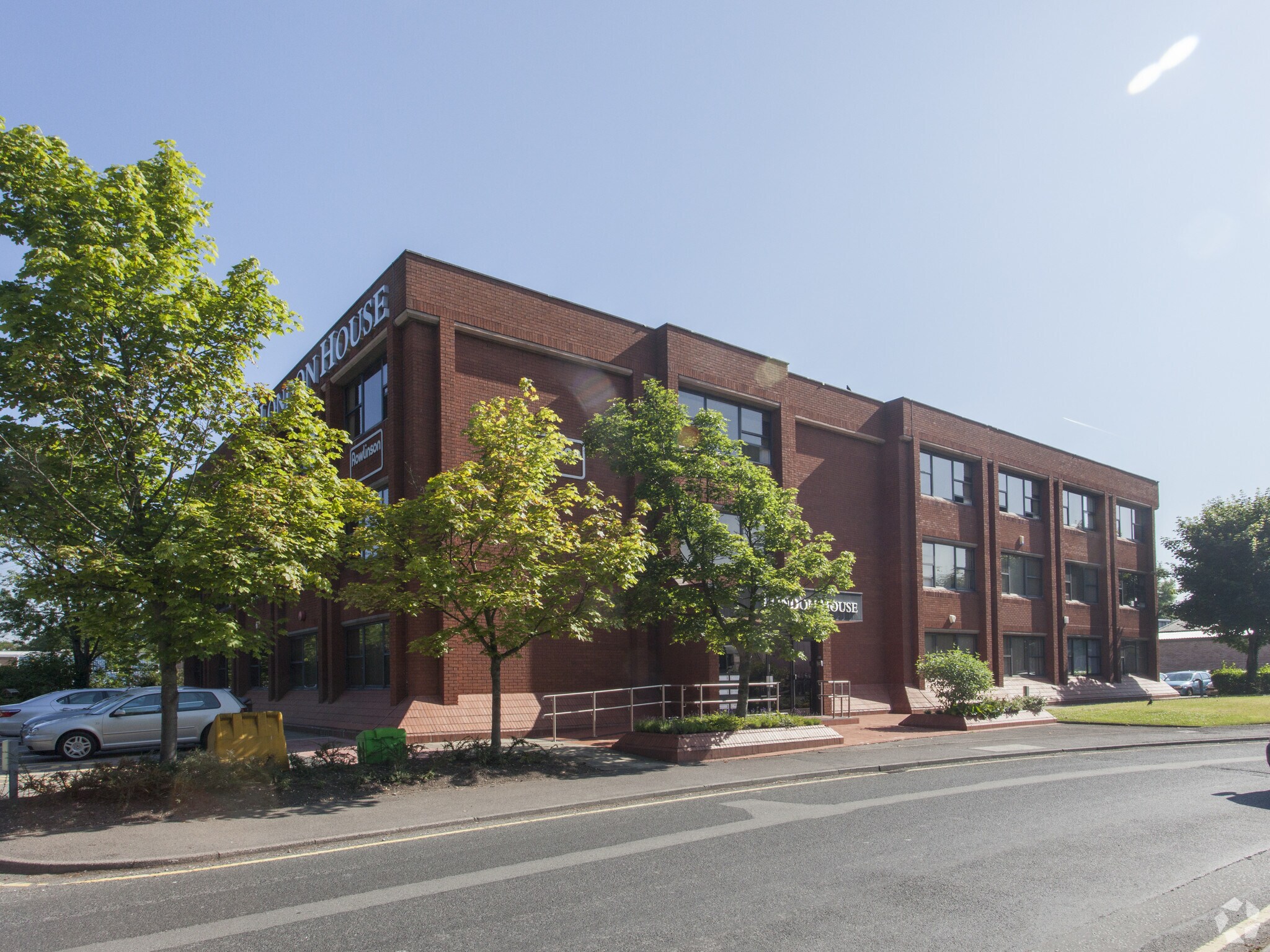 First Ave, Stockport for lease Primary Photo- Image 1 of 3