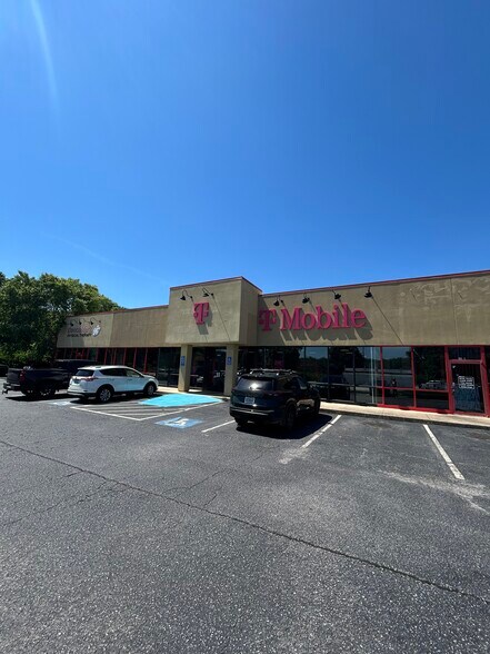 420 Walmart Way, Dahlonega, GA à louer - Photo du bâtiment - Image 1 de 7