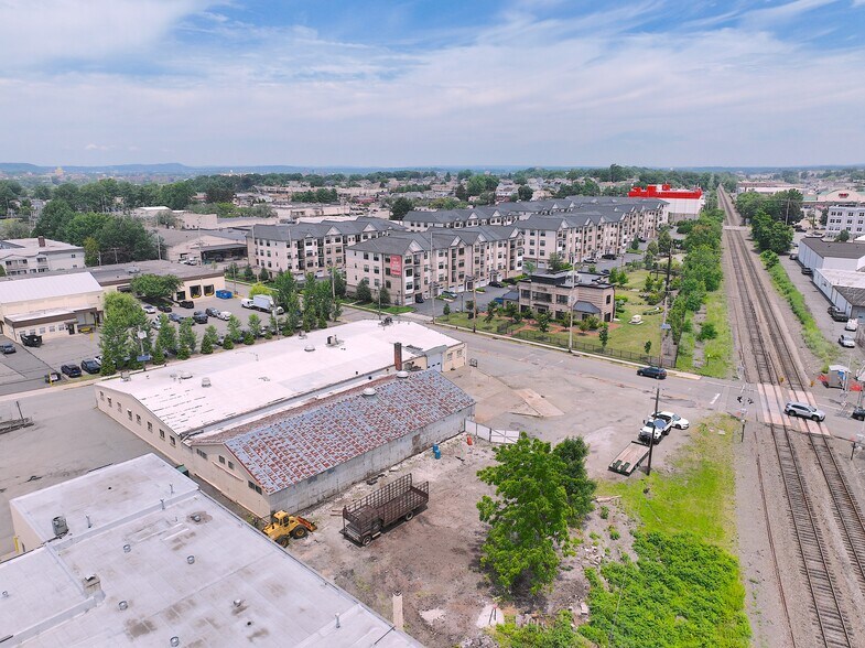 436 Central Ave, East Rutherford, NJ à vendre - Photo du bâtiment - Image 2 de 4