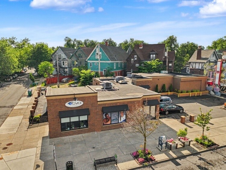 932 Elmwood Ave, Buffalo, NY à vendre - Photo du bâtiment - Image 3 de 49