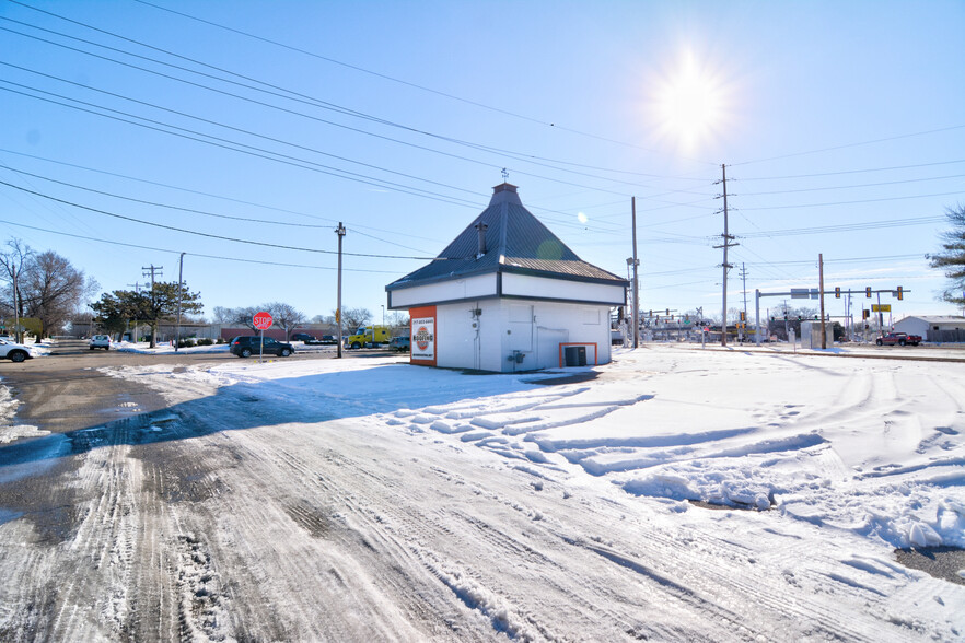 375 N 22nd St, Decatur, IL for sale - Building Photo - Image 3 of 8