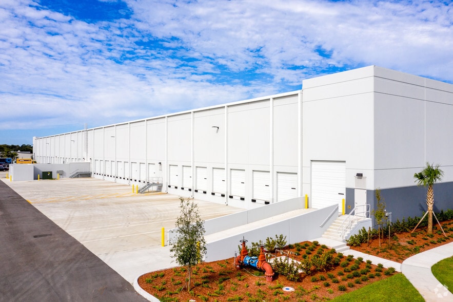 6210 Hoffner Ave, Orlando, FL for lease - Building Photo - Image 2 of 9