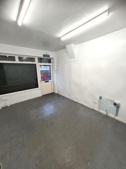 10 Station Rd, Barnsley for lease - Building Photo - Image 2 of 6