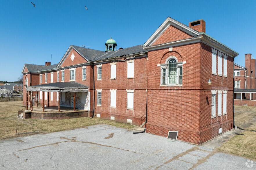 Warfield Ave, Sykesville, MD à vendre - Photo du bâtiment - Image 3 de 7
