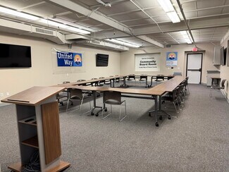 Plus de détails pour 4949 E Cesar Chavez Blvd, Fresno, CA - Coworking à louer