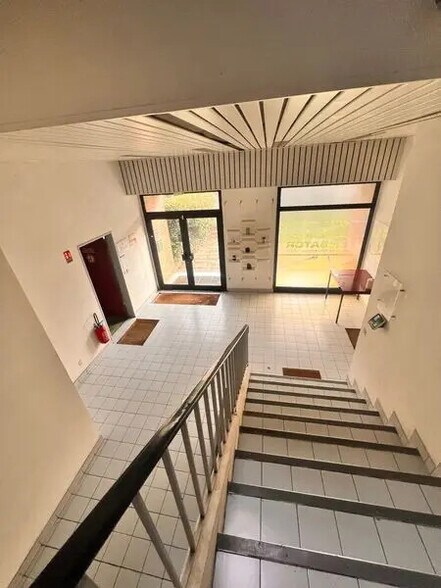 Bureau dans Neuilly-Plaisance à vendre - Photo du bâtiment - Image 3 de 15