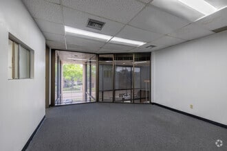6720 Sands Point Dr, Houston, TX for lease Interior Photo- Image 2 of 4
