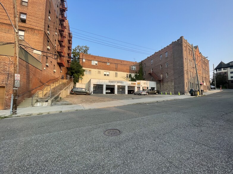 20 Grayrock Rd, Scarsdale, NY for sale - Building Photo - Image 2 of 20