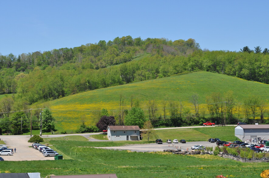 4462 Benedum Dr, Bridgeport, WV à vendre - Photo du bâtiment - Image 1 de 1