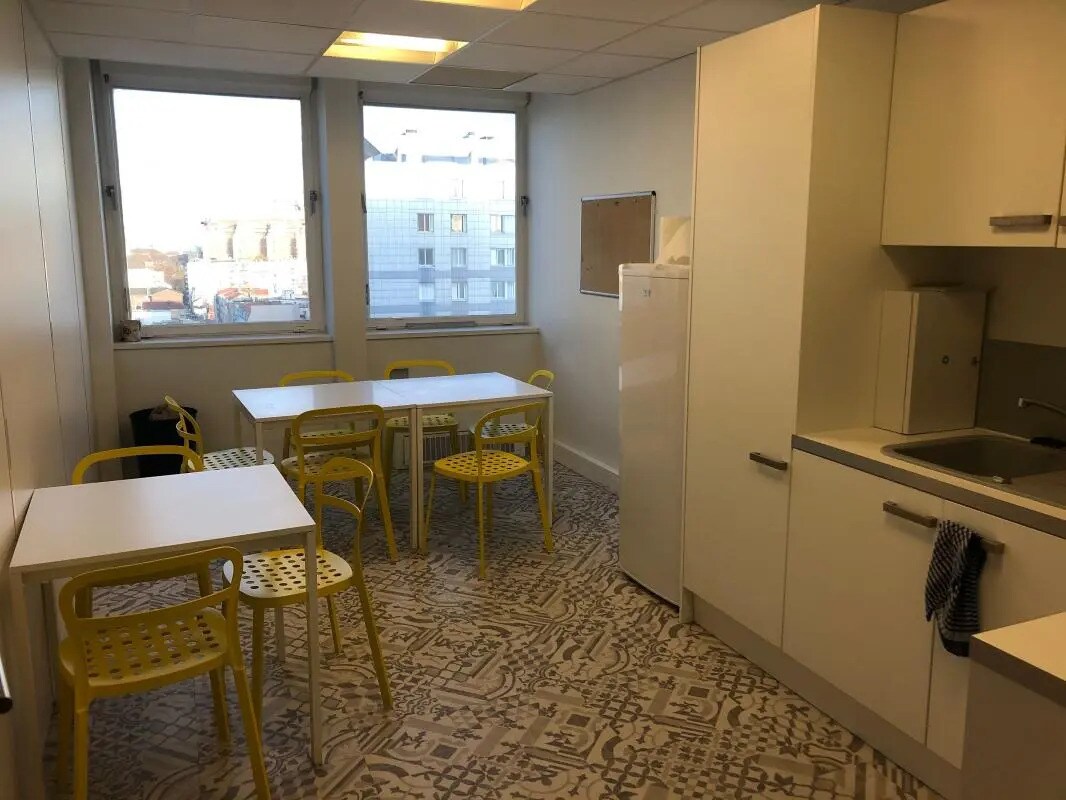 Office in Clichy for lease Interior Photo- Image 1 of 2