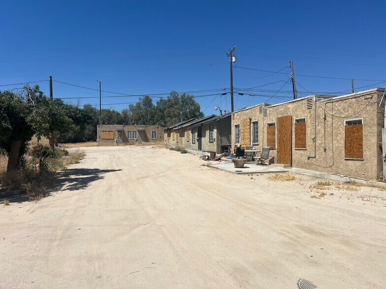 17742 D St, Victorville, CA à vendre - Photo du bâtiment - Image 3 de 17