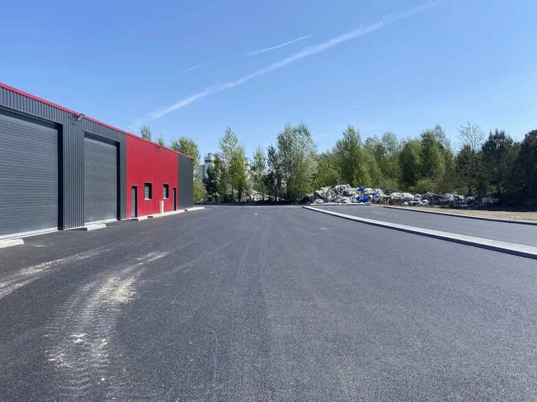 Flex in Saint-Jean-d'Illac for lease - Building Photo - Image 2 of 8