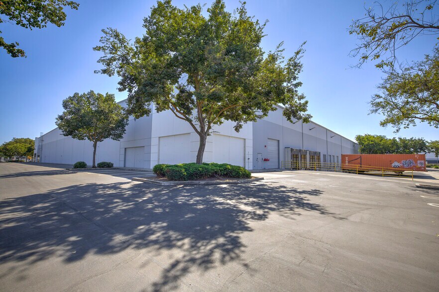 1733 Morgan Rd, Modesto, CA à louer - Photo du bâtiment - Image 3 de 13
