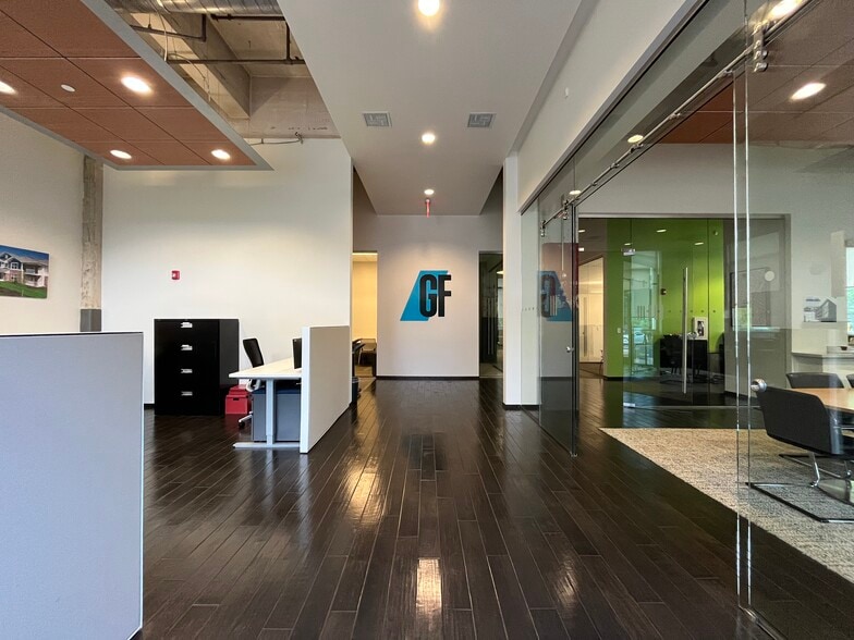 2459 Wilkinson Blvd, Charlotte, NC à louer - Photo du bâtiment - Image 2 de 34