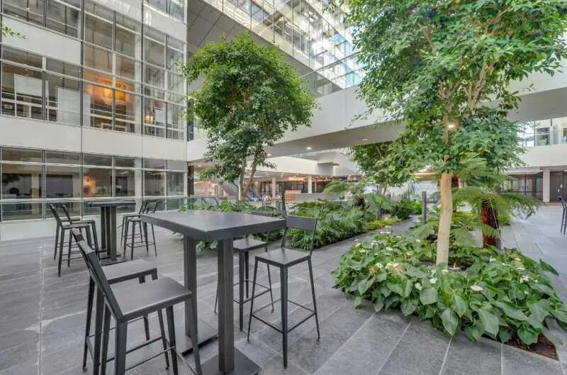 110 Esplanade Du Général De Gaulle, Courbevoie à louer - Photo du bâtiment - Image 3 de 23