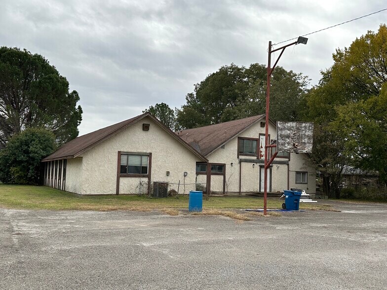 1505 E Henderson St, Cleburne, TX à vendre - Photo du bâtiment - Image 3 de 30