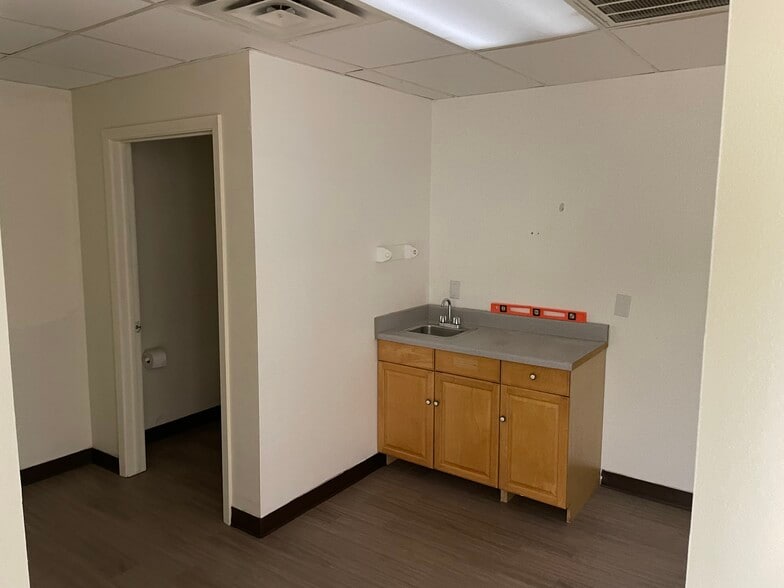 755 N Burleson Blvd, Burleson, TX for lease - Interior Photo - Image 3 of 3