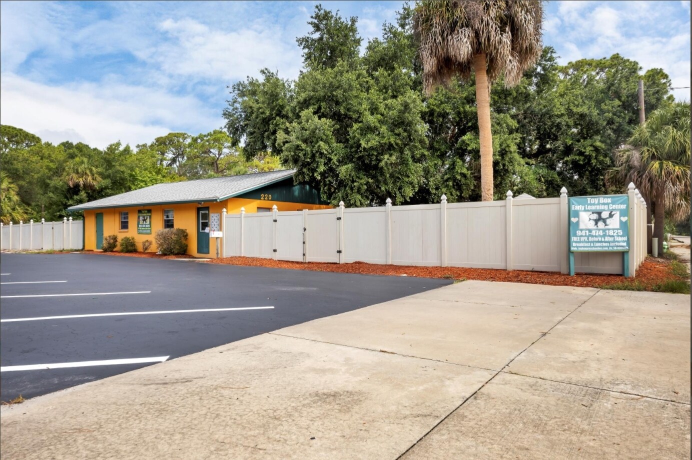 220 N McCall Rd, Englewood, FL à vendre Photo du bâtiment- Image 1 de 1