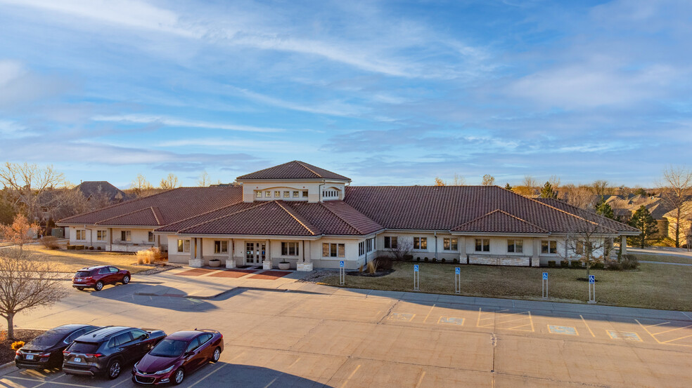 9333 E 21st St N, Wichita, KS à vendre - Photo du bâtiment - Image 1 de 1