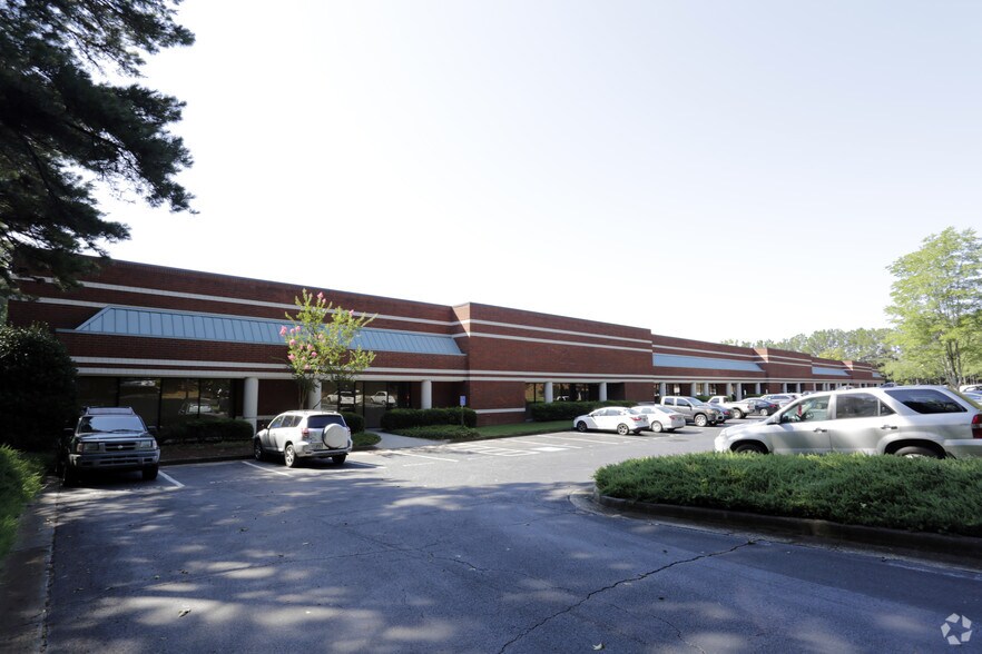 1675 Lakes Pky, Lawrenceville, GA for lease - Primary Photo - Image 1 of 16
