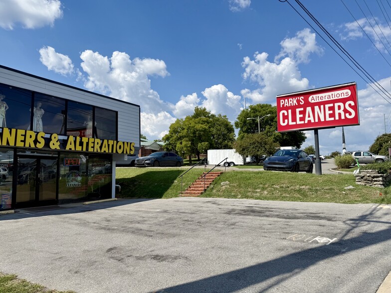 3707 Hillsboro Pike, Nashville, TN for sale - Building Photo - Image 3 of 14