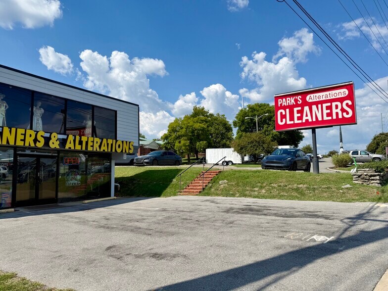 3707 Hillsboro Pike, Nashville, TN à vendre - Photo du bâtiment - Image 3 de 14