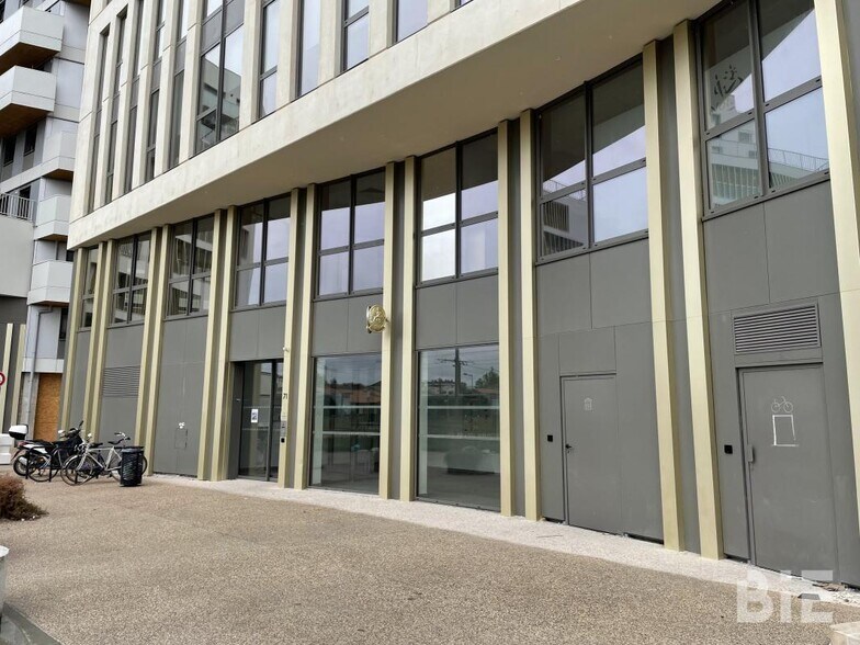 Office in Bordeaux for lease - Building Photo - Image 3 of 6