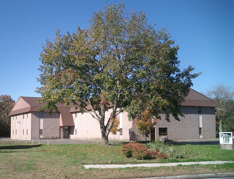 198 State St, North Haven, CT à louer - Photo du bâtiment - Image 1 de 3