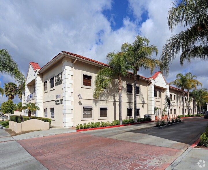 2011 W Chapman Ave, Orange, CA à vendre - Photo principale - Image 1 de 5