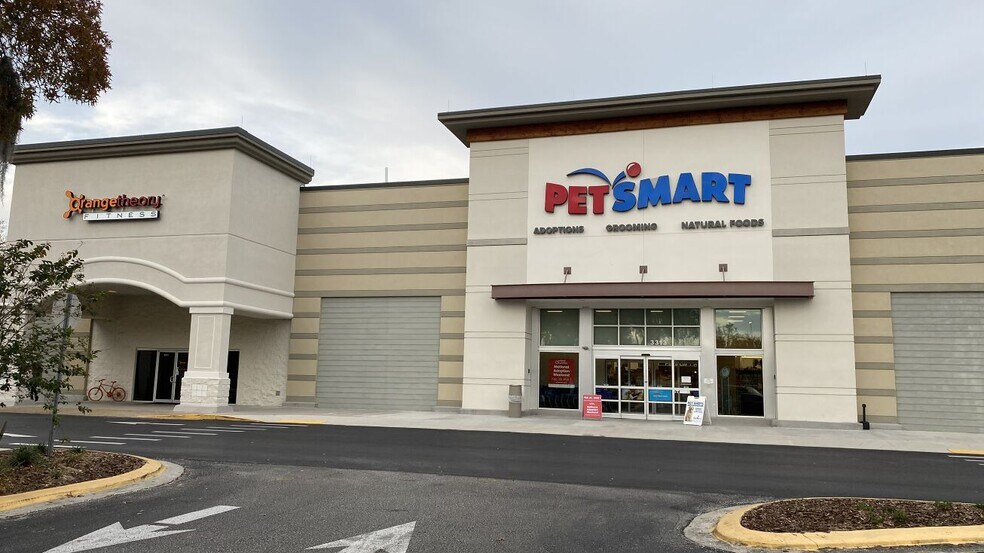 3317 Lithia Pinecrest Rd, Valrico, FL à louer - Photo du bâtiment - Image 3 de 11