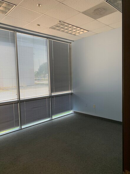 1955 Lakeway Dr, Lewisville, TX à louer - Photo intérieure - Image 3 de 22