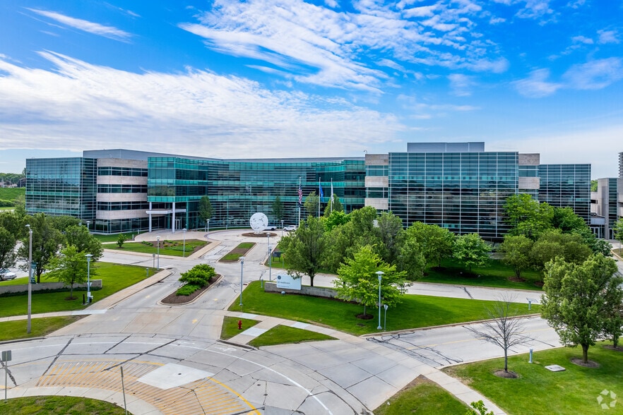 9900 W Innovation Dr, Wauwatosa, WI for lease - Building Photo - Image 3 of 6