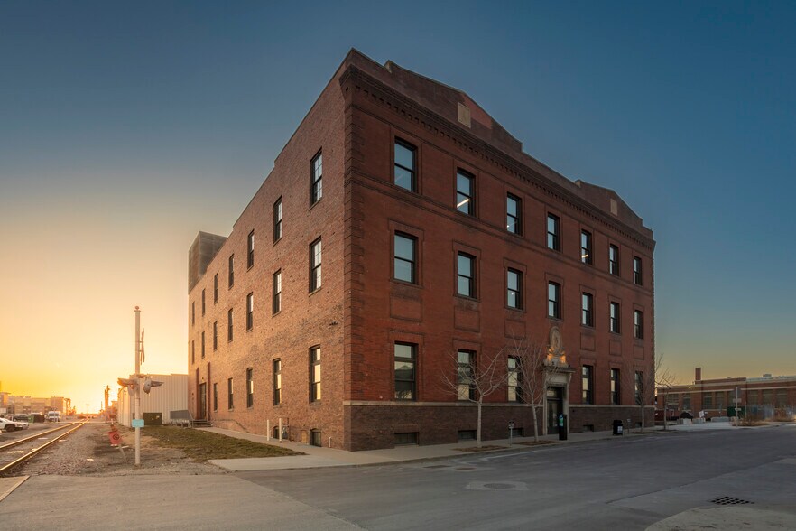 130 E 3rd St, Des Moines, IA à vendre - Photo du bâtiment - Image 2 de 28