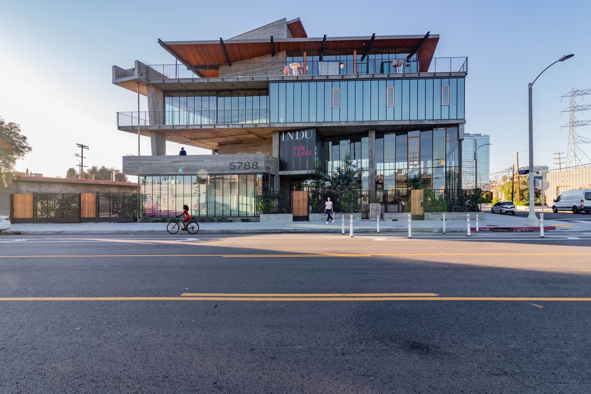 5788 W Adams Blvd, Los Angeles, CA à louer Photo du bâtiment- Image 1 de 17