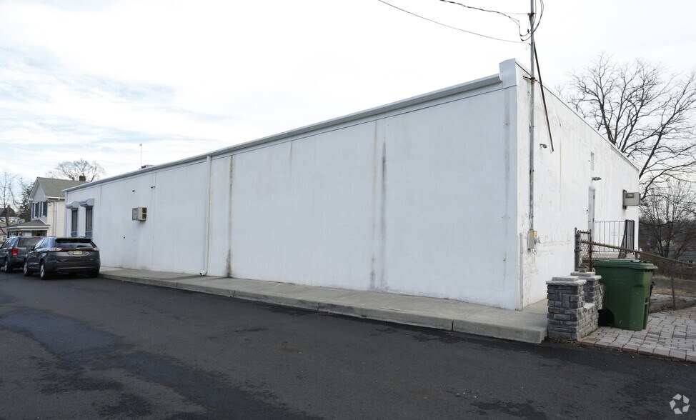 10 Embroidery St, Sayreville, NJ à louer - Photo du bâtiment - Image 2 de 2