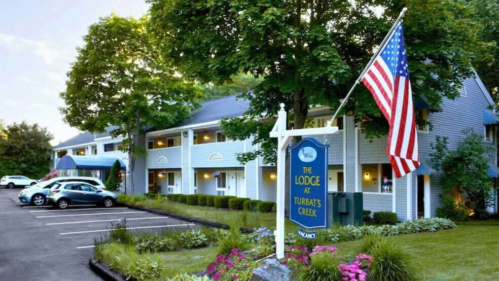7 Turbats Creek Rd, Kennebunkport, ME à vendre - Photo du bâtiment - Image 2 de 9